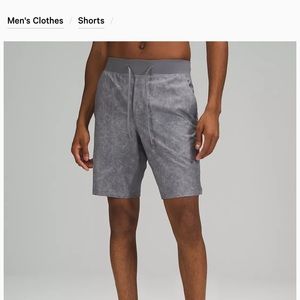 NWT Men’s Large Lululemon 9” workout shirt Gray print